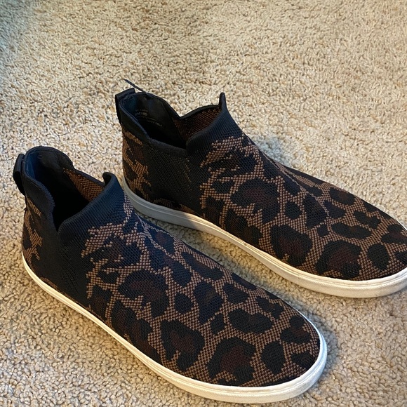 Stylish Leopard Print Shoes - Picture 1 of 3